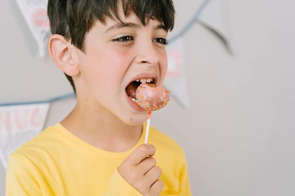 幼少期の砂糖制限が将来の認知症リスク軽減に効果──約六万五千人を分析