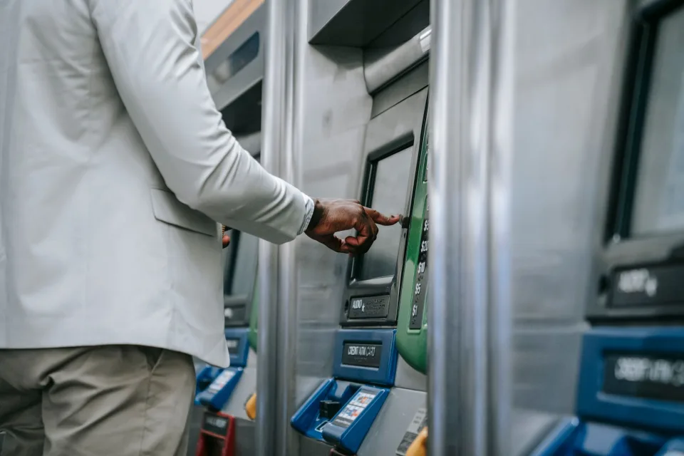 Li Fransa hejmara ATM yên bankayan kêm dibe mesref zêde bûn