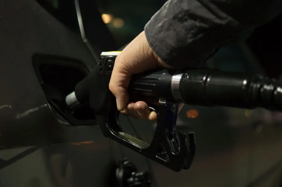 Bulgaristanê nav Yekîtiya Ewropayê bihayê benzînê gelek zêde kir