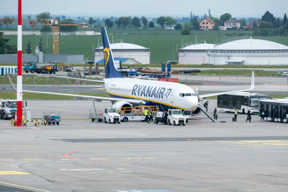 La Flandre promet des subsides aux aéroports régionaux jusqu’en deux mille trente-neuf selon un accord secret