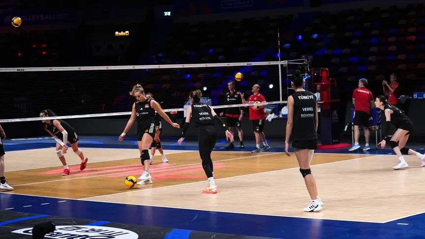 A Milli Kadın Voleybol Takımı, yarı final öncesi kupa motivasyonunu artırdı