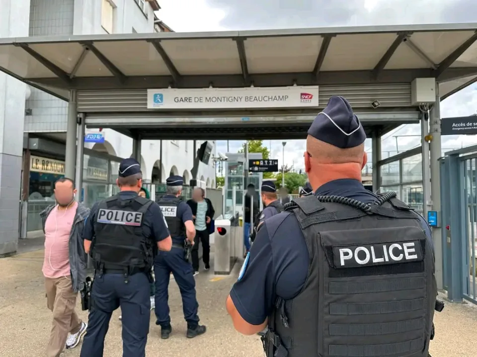 Fransada ictimai nəqliyyatın təhlükəsizliyi üçün polis əməliyyatı keçirildi