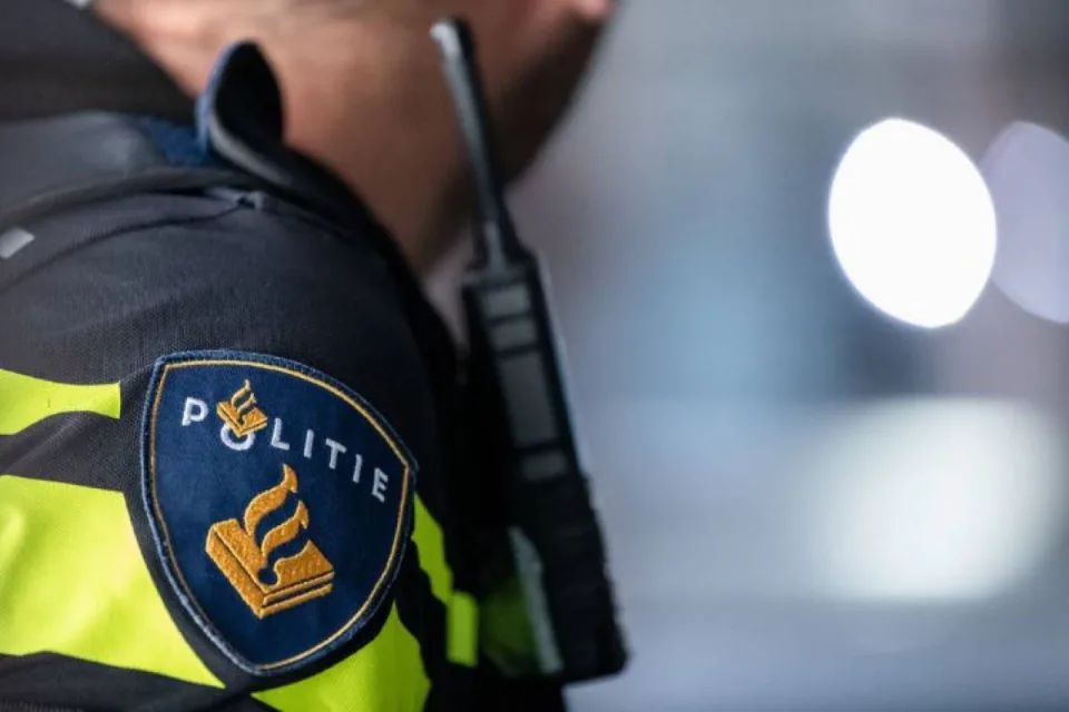 طفل يبلغ 13 عاماً ينفذ سرقة كبرى بانتحال صفة شرطي في هولندا