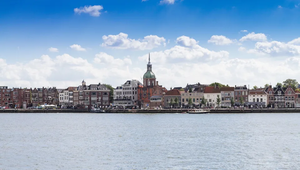 Na wat frisse dagen wordt Nederland opnieuw getroffen door zwoele tropische temperaturen.
