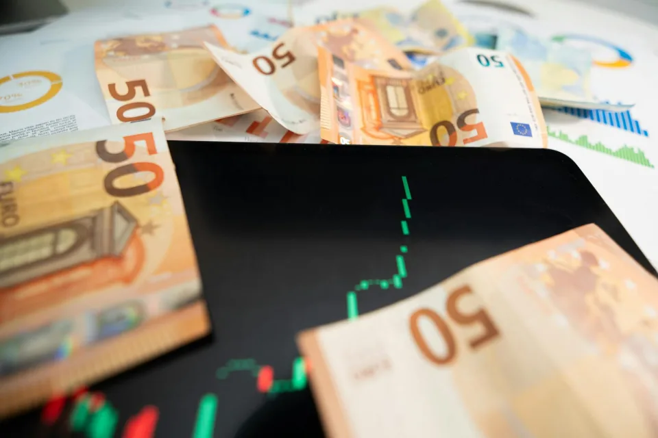 El informe revela grandes diferencias salariales entre países europeos actualmente.