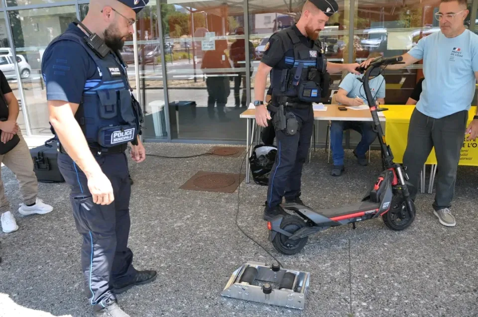 Fransa'nın Oise bölgesinde elektrikli scooterlarda yoğun denetim dönemi başladı