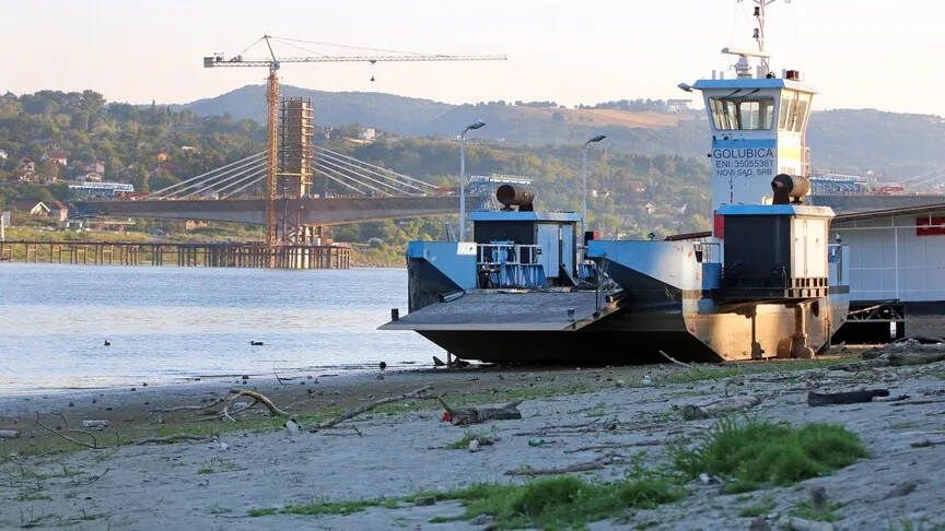 Bulgaristan'da Tuna Nehri'ndeki düşük su seviyesi gemi trafiğini durdurdu