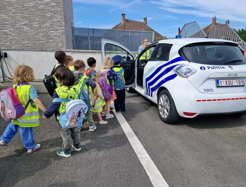 La polizia della Fiandra coinvolge studenti di Halle in attività educative sulla sicurezza