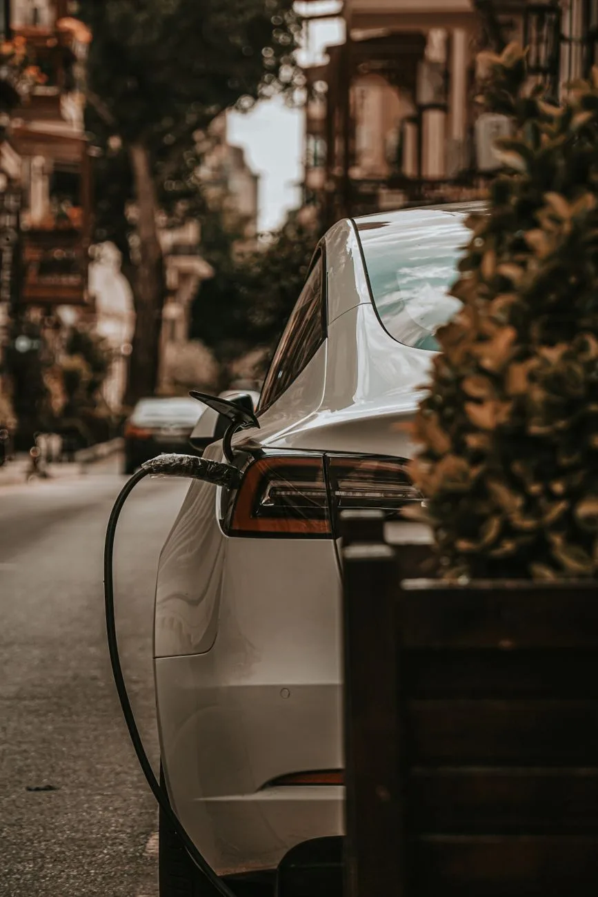 Francja wspiera zakup elektrycznych aut państwową dotacją do dziewięciu tysięcy pięćset euro