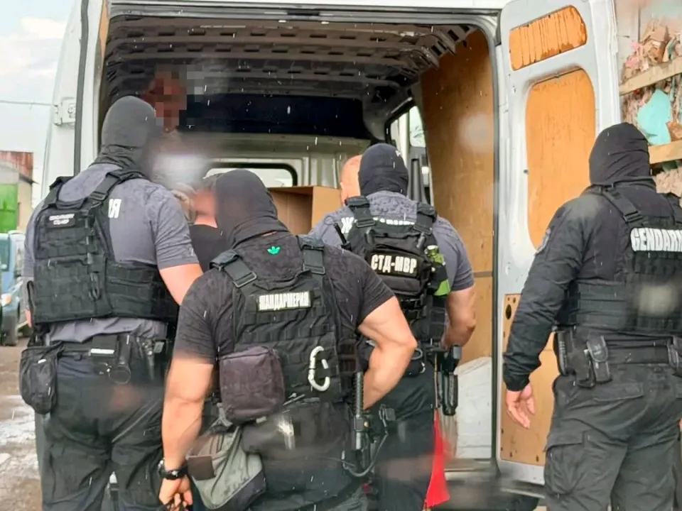 Maxi blitz antidroga a Burgas: sequestrati cannabis e un elicottero, quattro arresti