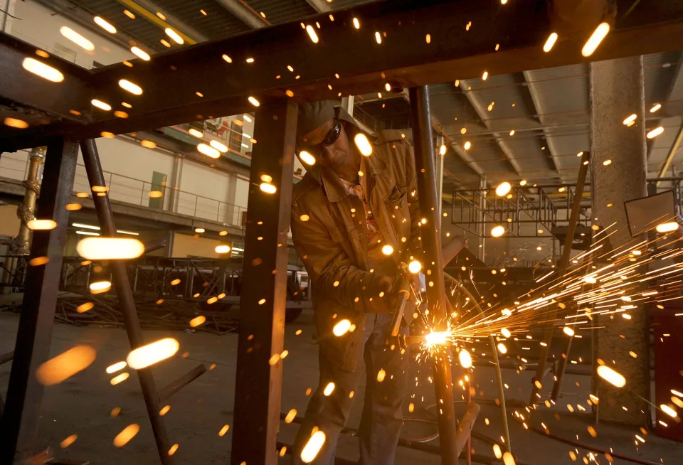 La economía alemana encadena tres trimestres consecutivos de crecimiento estable.