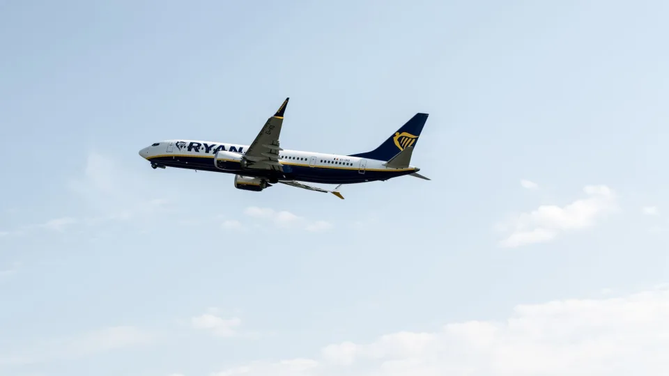 Ryanair ostrzega turystów przed długimi kolejkami podczas kontroli na lotniskach