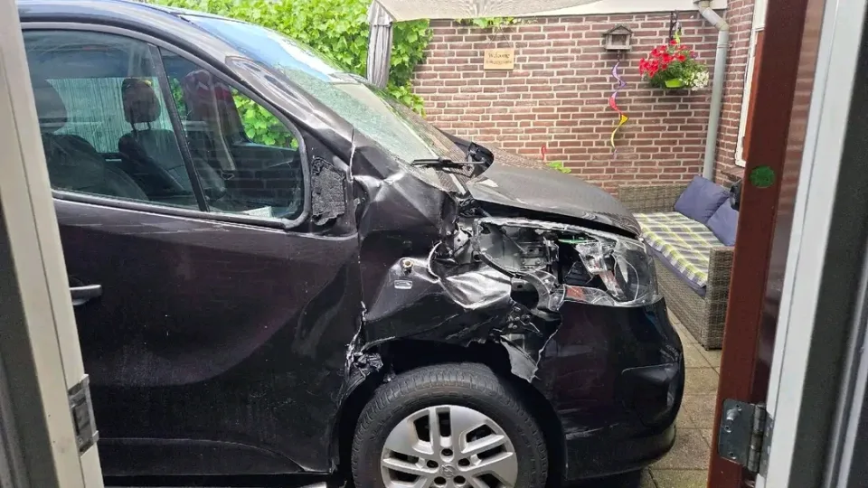 アムステルダム警察が死亡事故関与の車両を詳しく調査し始める