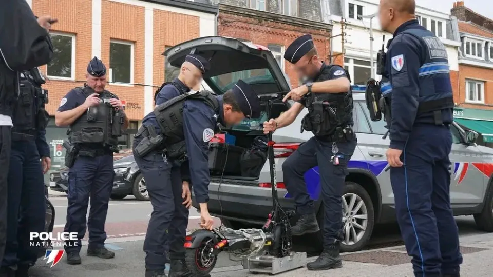 Francuska policija podseća korisnike na nova pravila za električne trotinete
