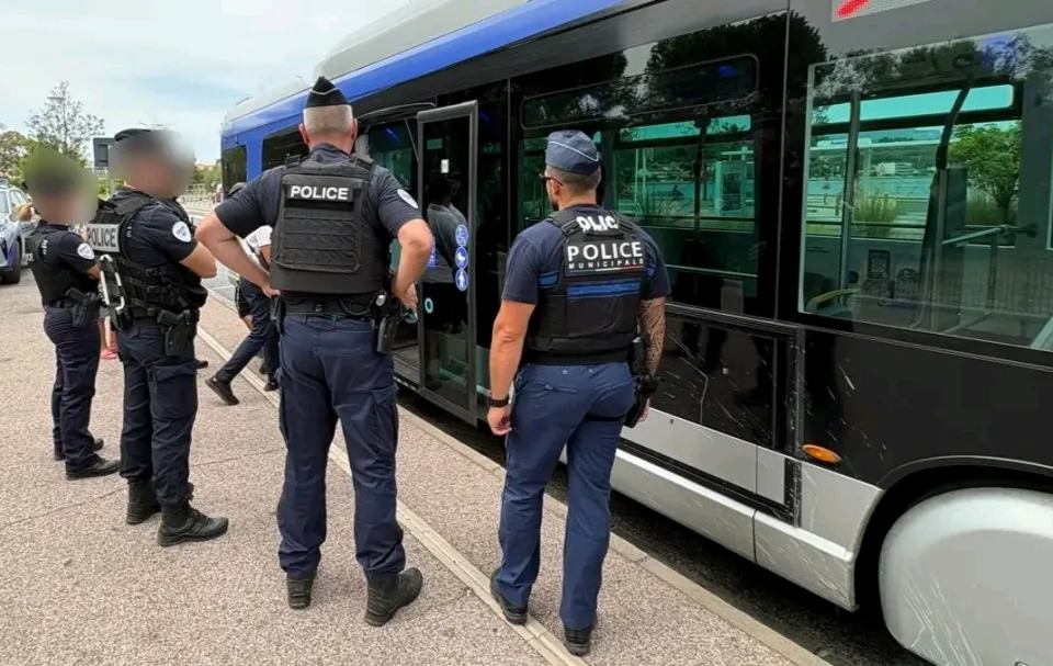Francuska: Opsežna kontrola javnog prevoza u Var regiji.
