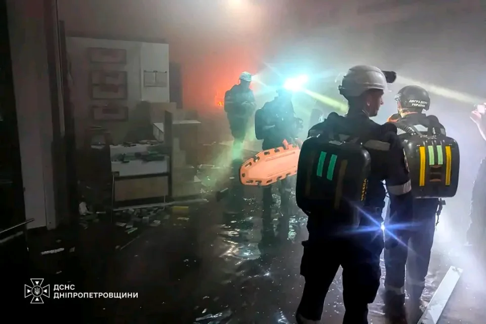 Drohnenangriff auf Einkaufszentrum in Ukraine fordert mindestens fünf Tote und viele Verletzte