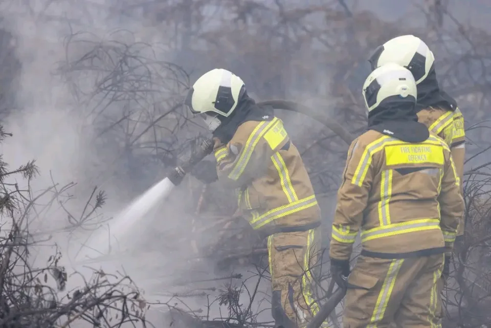 I vigili del fuoco dell’Aeronautica belga sostengono i soccorsi negli incendi delle Hoge Venen