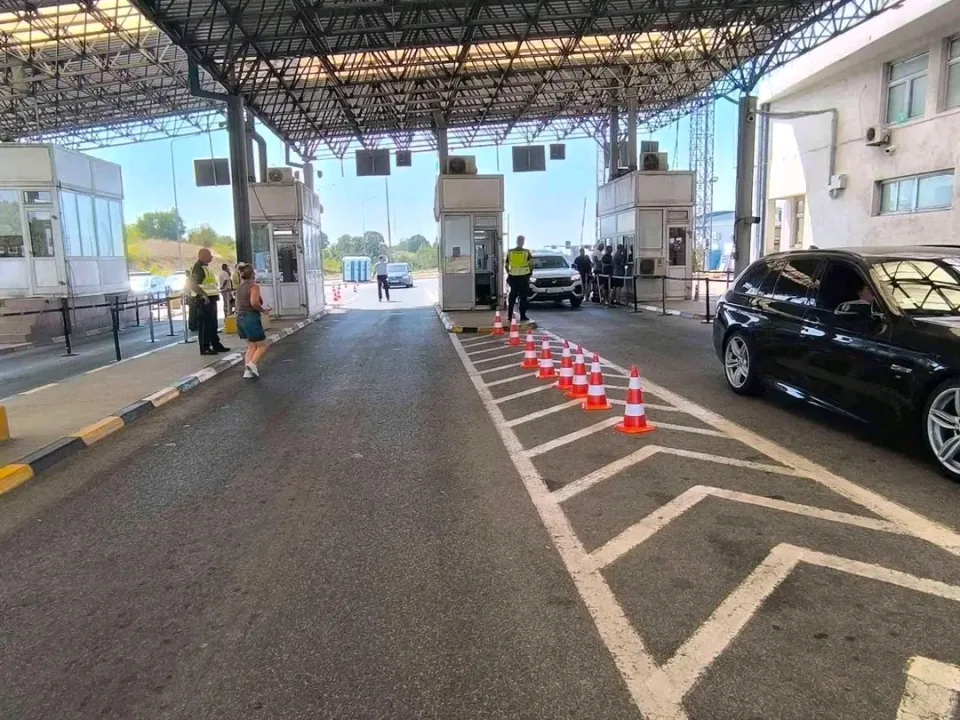 Η κυκλοφορία οχημάτων στο συνοριακό σημείο Τάμπανόβτσε στη Βόρεια Μακεδονία επανήλθε στο φυσιολογικό.