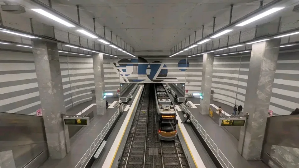 Diamant Metrostation erstrahlt nach umfassender Modernisierung in neuem Glanz