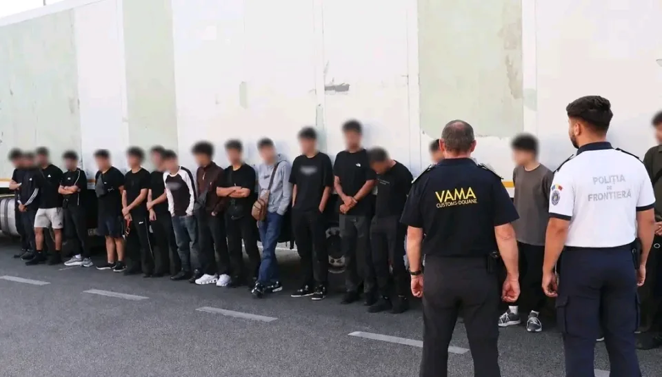 Na granici kod Kalafata zaustavljen kamion sa osamnaest migranata
