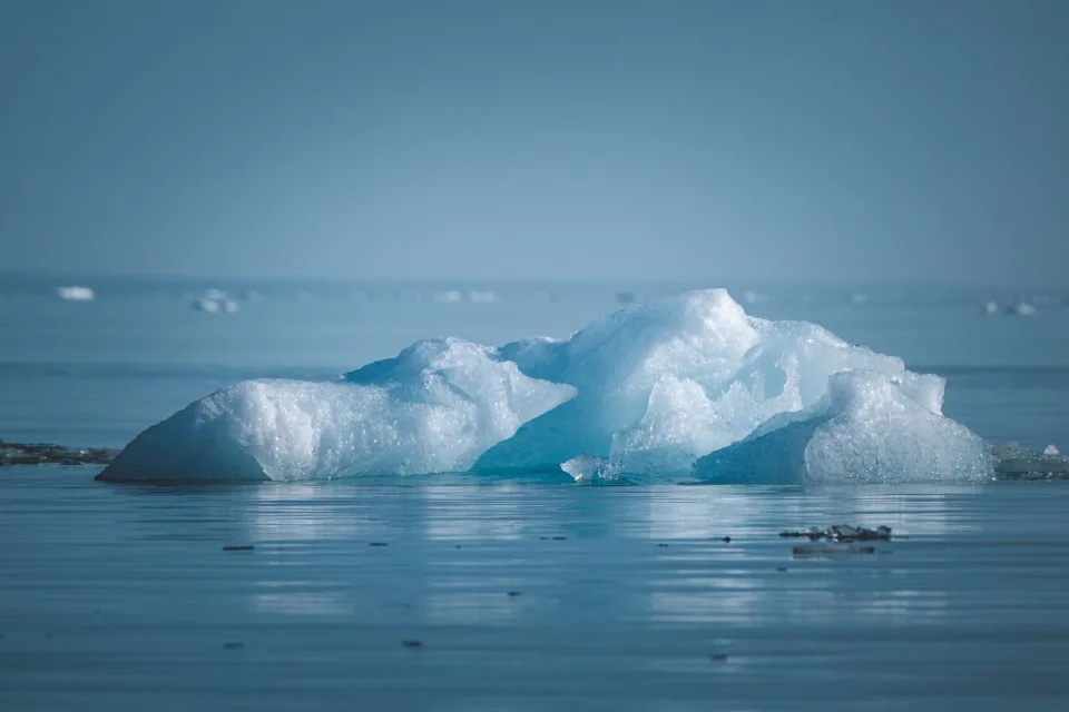 Overal op de planeet stijgen temperaturen, maar één plek in de Atlantische Oceaan wordt opvallend kouder.