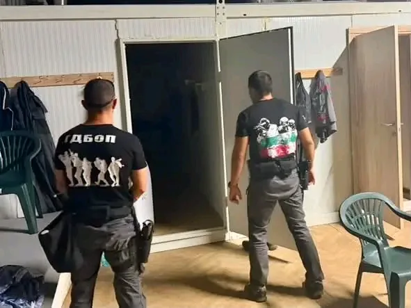 У Болгарії поліція викрила незаконну фабрику з виробництва сигарет