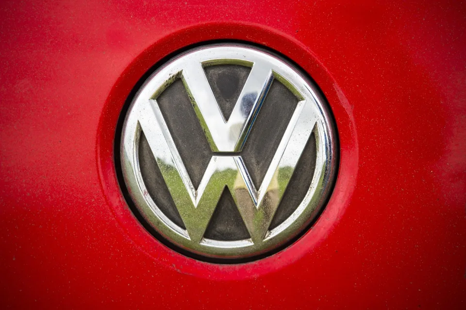 Almanya'da Volkswagen'in 50 bin kişiyi işten çıkarma planı onaylandı