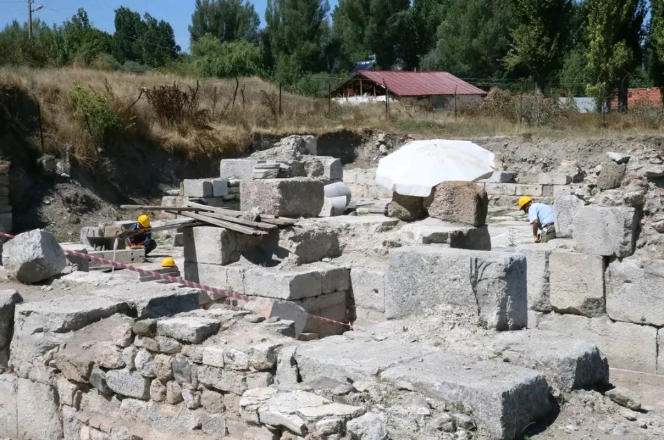 In Turkije gaat het opgravingswerk in Sebastapolis vlot verder, onder leiding van lokale archeologen.