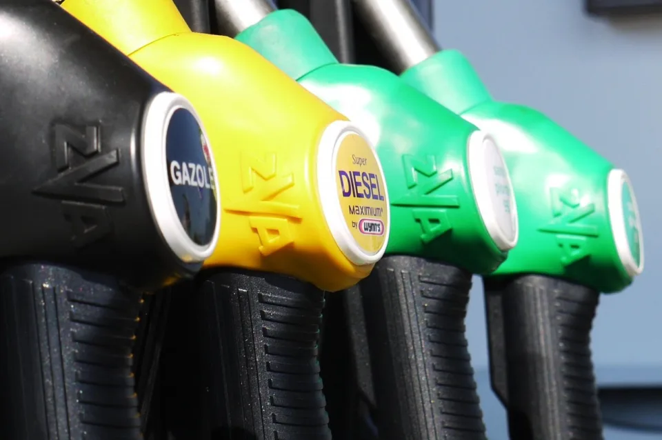 Belçika'da motorin fiyatı salı gününden itibaren üç sent düşecek