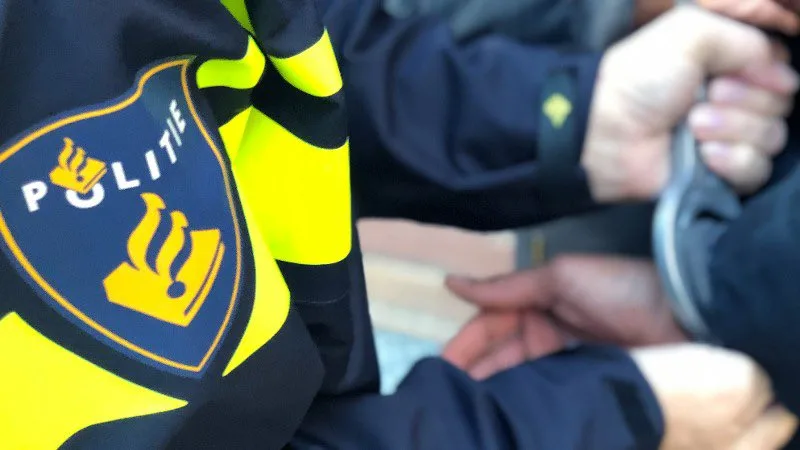 Двама непълнолетни задържани след нападение с нож в Холандия