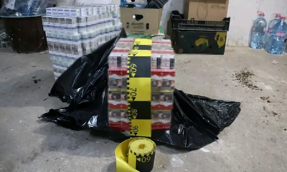 رومانيا تضبط آلاف السجائر خلال مداهمات أمنية واسعة في منطقة ماراموريش.