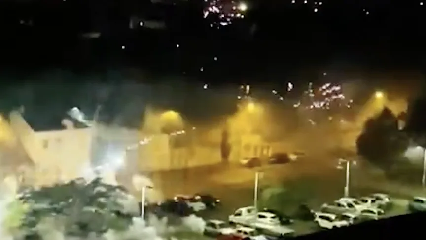 Fransa'da polis aracı ile motosikletin çarpışması sonrası şiddet olayları yaşandı
