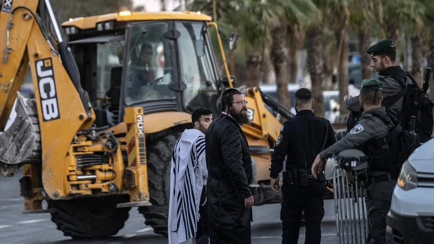 İsrail, Yom Kippur'da Filistinlilerin yollarını beton bariyerlerle kapattı