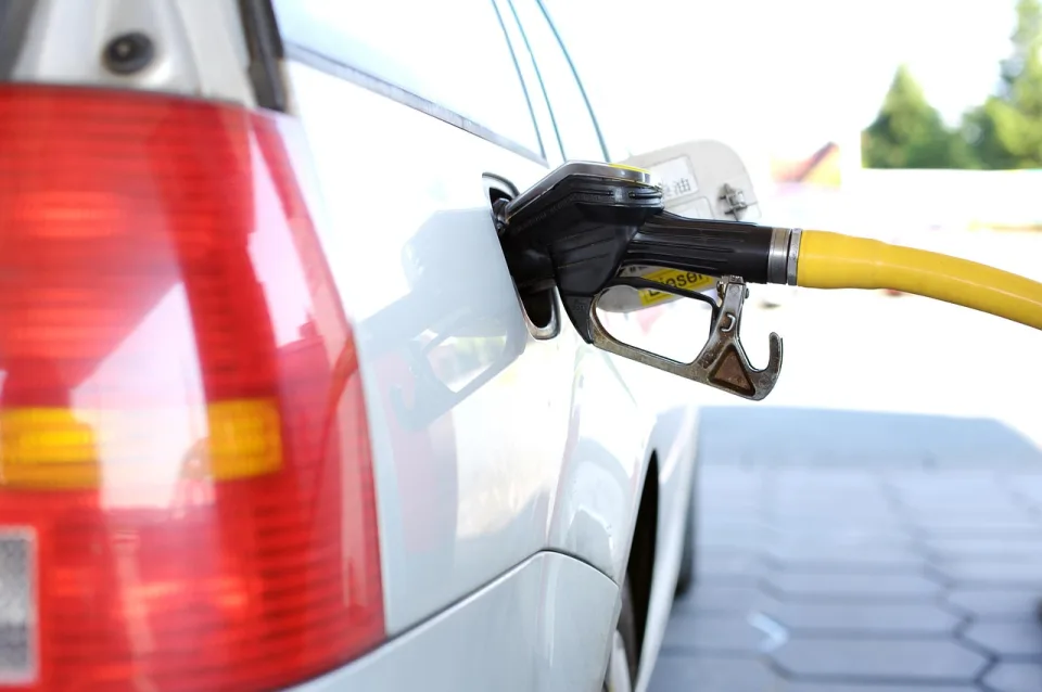Union européenne : nouveaux sommets pour les prix des carburants selon les données de la Commission européenne