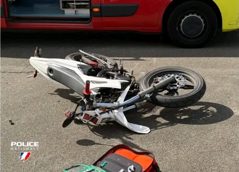 Mont-de-Marsan : un jeune motard grièvement blessé dans une collision avec une voiture