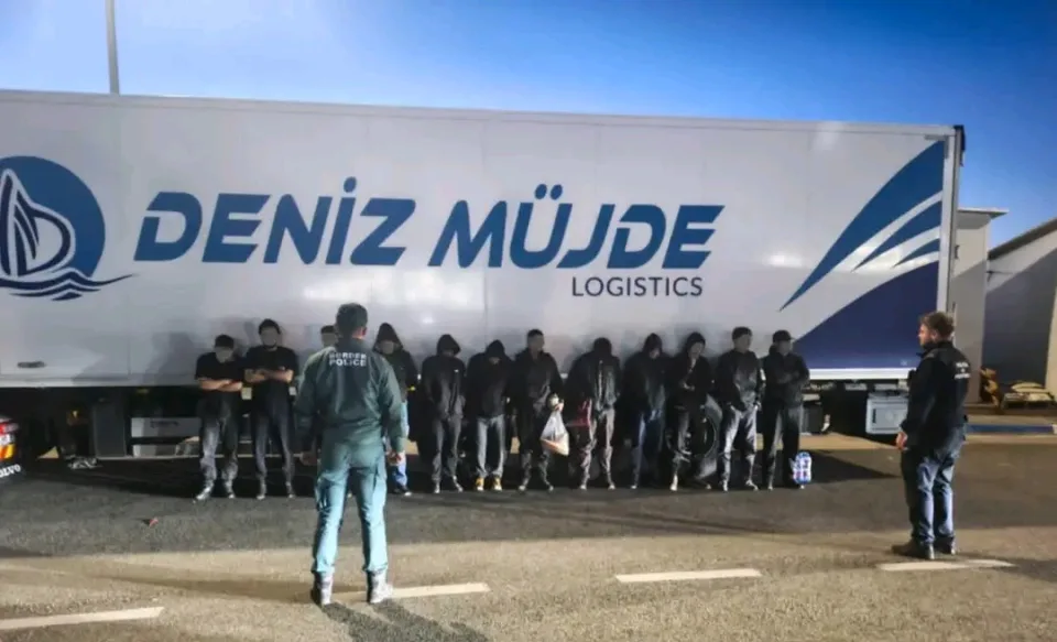 Na bugarsko-rumunskoj granici otkriveno dvanaest migranata u turskom kamionu