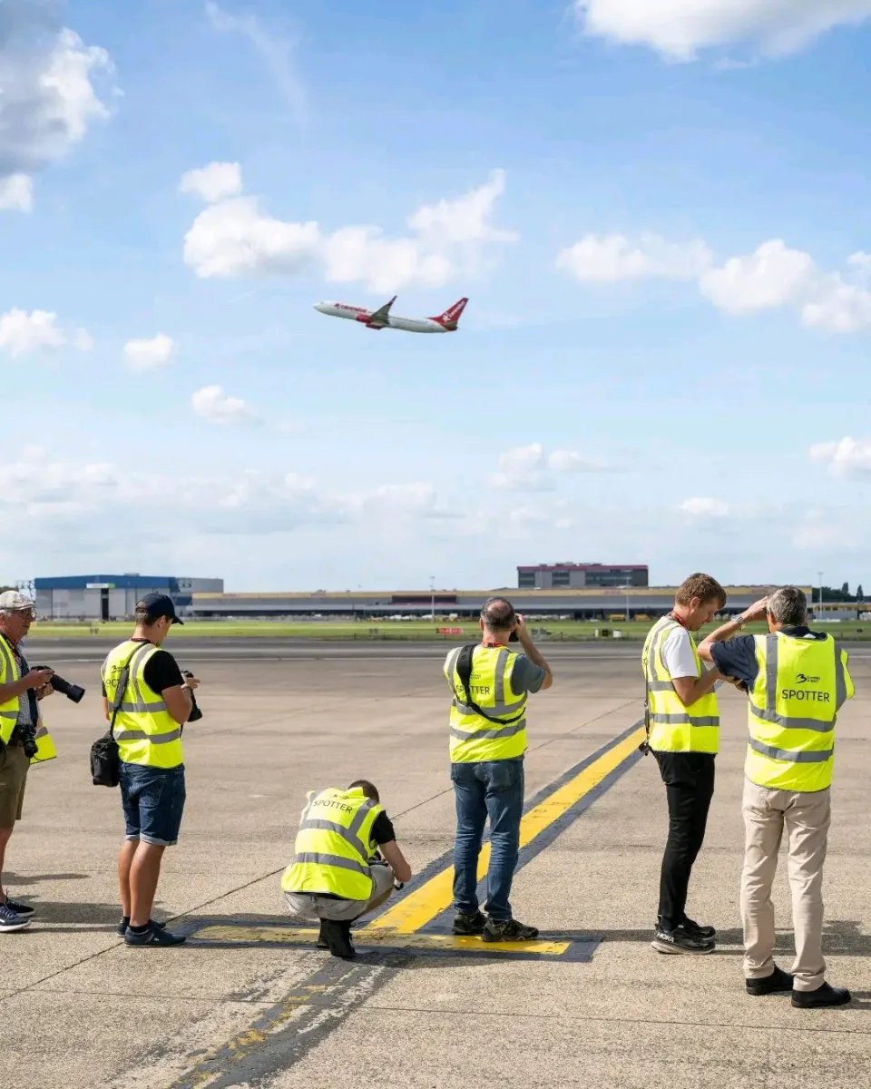 Bruxelles Aeroportul invită douăzeci de persoane la evenimentul Spotter Ziua