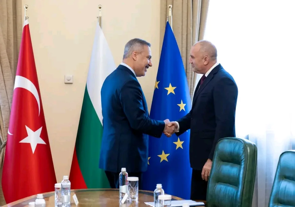 Ministrul Hakan Fidan s-a întâlnit cu premierul Rumen Radev la Sofia