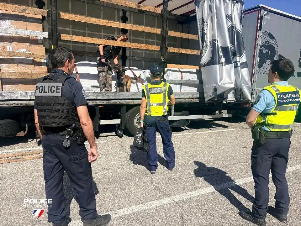 Operațiune antidrog la Aeroportul Nice Côte d'Azur, implicând autoritățile locale