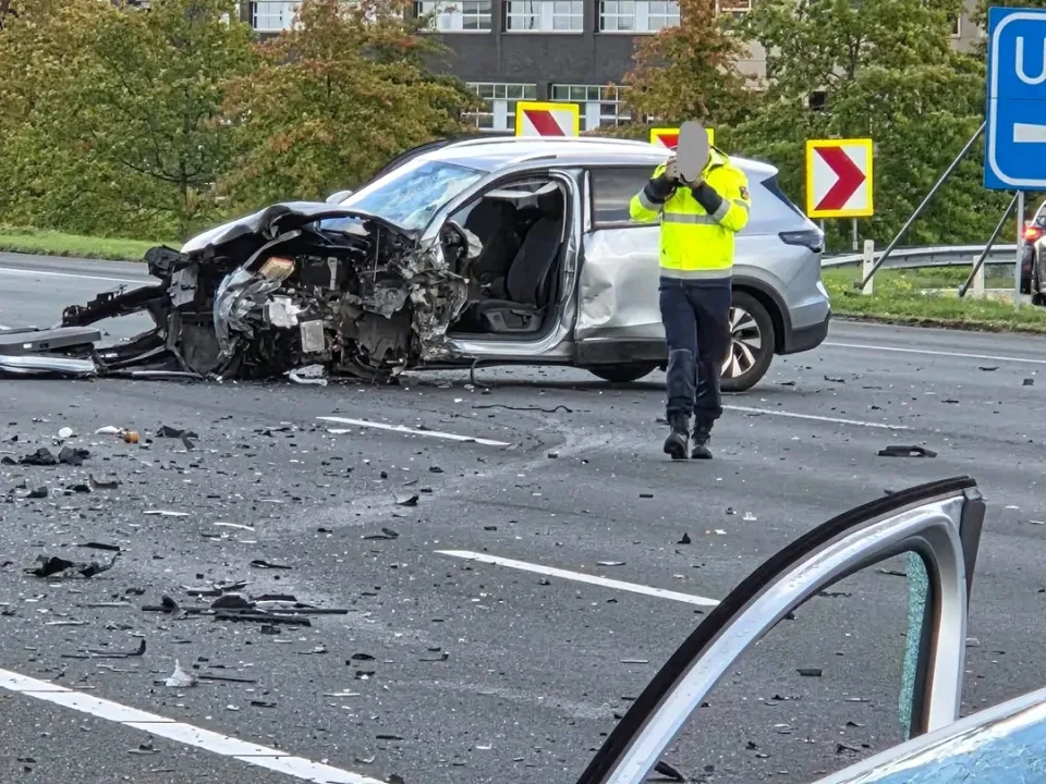 Tragico incidente tra tre auto sull’A2 vicino Breukelen: una vittima, indagini in corso