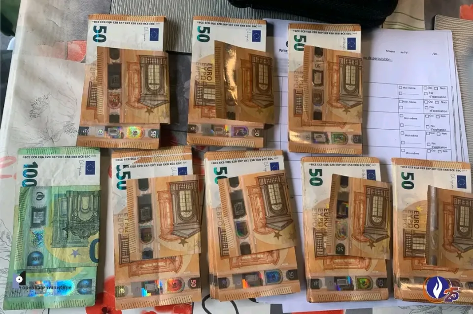 Στο Βέλγιο, η Ομοσπονδιακή Δικαστική Αστυνομία της Ναμύρ ανακοίνωσε δεκαέξι έρευνες.