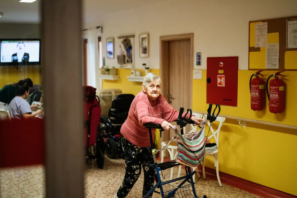 Labor Shortage in European Care Sector Rises Amid Aging Population Pressure