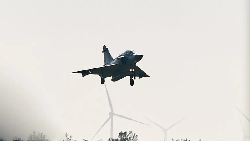 Трагедия във Франция: изтребител Mirage 2000D се разби, един човек загина