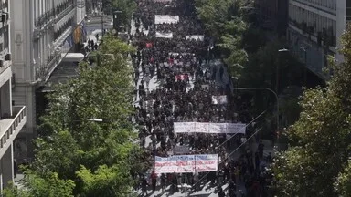 Yunanistan'da öğretmenler ve öğrenciler eğitime daha fazla bütçe talebiyle eylem yaptı