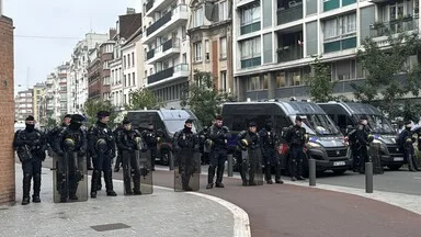 Франция в напрежение: забрани, задържани и ранени след протестите на жълтите жилетки