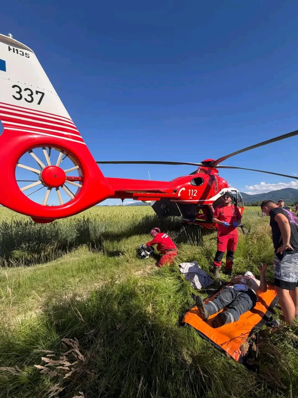 U Rumuniji, žrtva napada medveda spasena helikopterom nakon teških povreda.