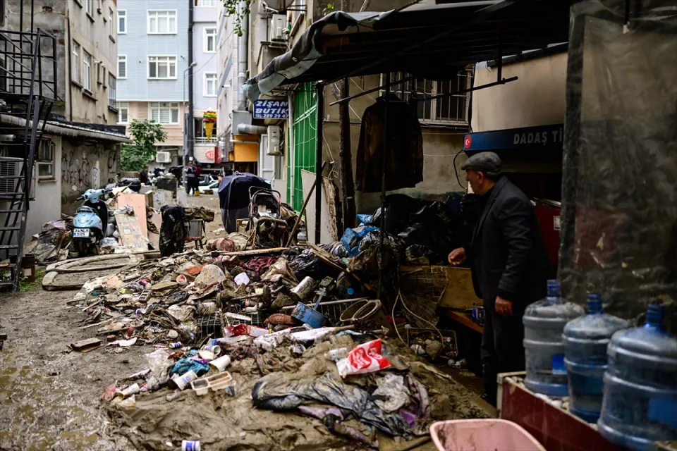 Türkiye: Istanbul Cleans Up After Deadly Flooding Caused by Heavy Rain