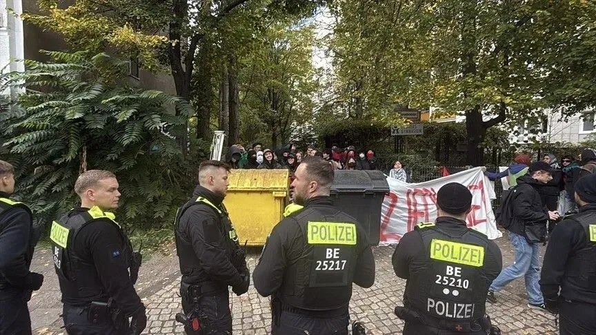 Германия: ученици протестираха пред три училища в подкрепа на Франция