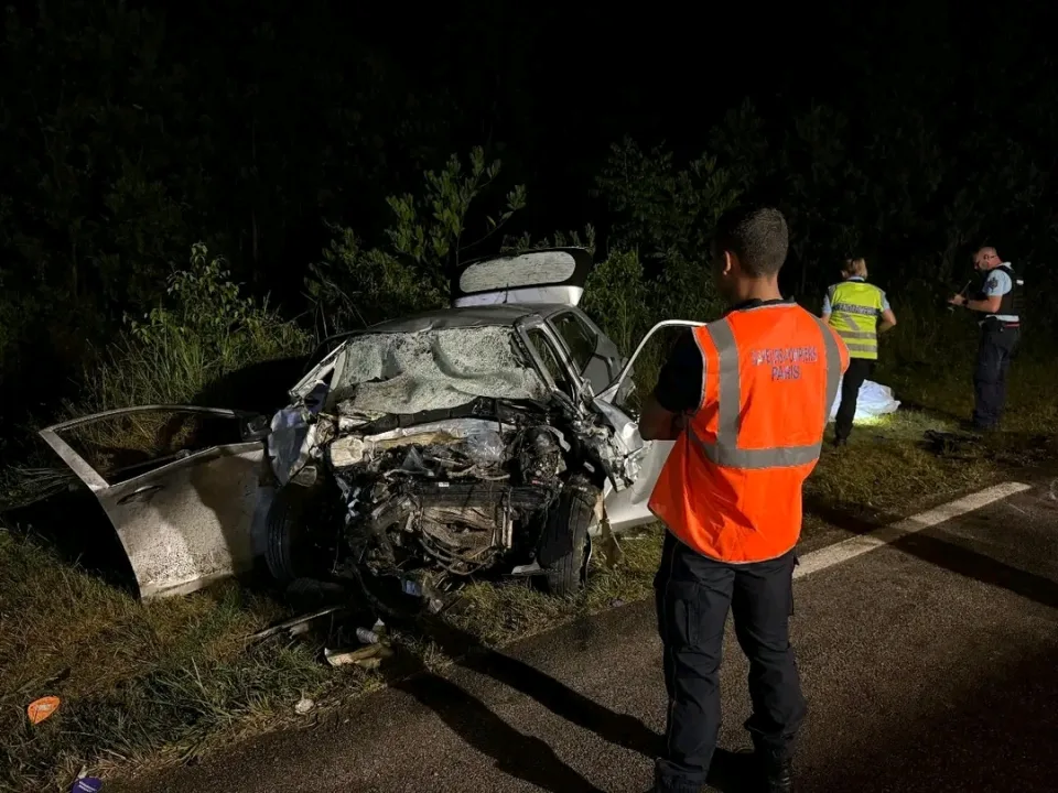Paris İtfaiyesi, Fransız Guyanası'nda meydana gelen trafik kazasında destek sağladı