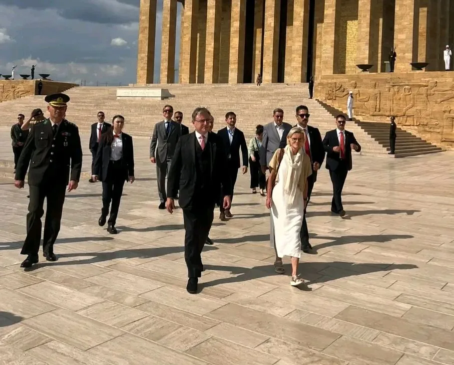 Белгийският премиер отдаде почит на Ататюрк в Анкара